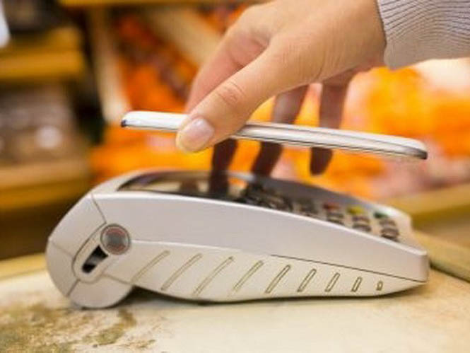 iPhone sẽ thay thế thẻ tín dụng và thẻ ghi nợ. (Nguồn: AFP)