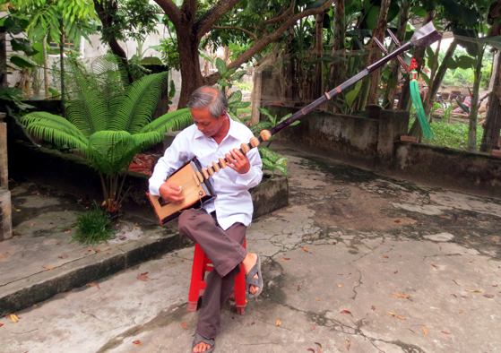 Bước sang tuổi 75, nghệ nhân dân gian Việt Nam Hồ Xuân Thể (Đông Dương, Quảng Phương, Quảng Trạch) vẫn bày tỏ mong muốn quảng bá ca trù đến với du khách thập phương