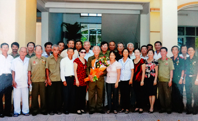 Các thành viên đội bóng gặp mặt tháng 5-2013.