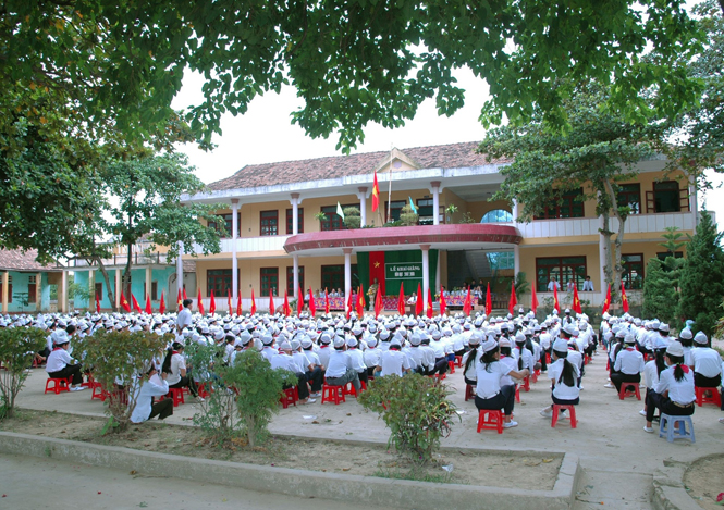  Sinh hoạt đầu tuần của giáo viên, học sinh