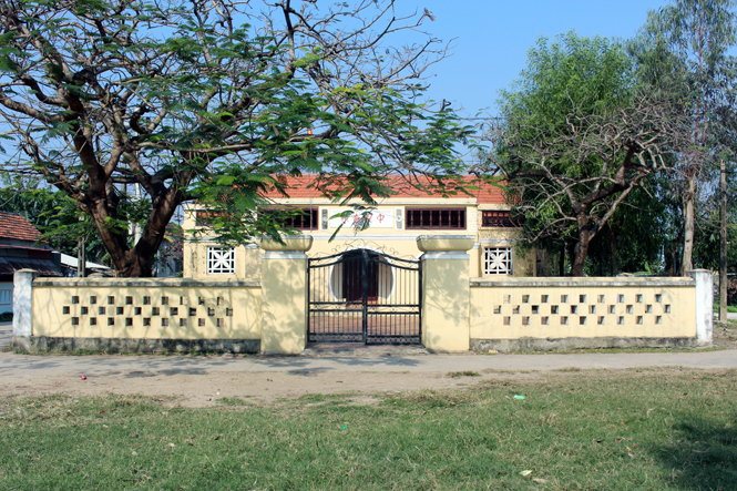 Kết quả hình ảnh cho NHà NHÃM THÃN TRUNG