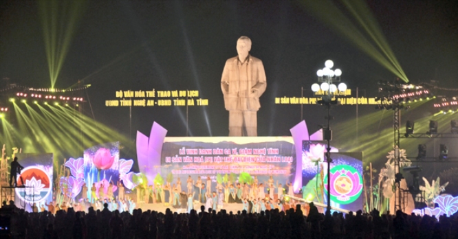  Chương trình vinh danh được tổ chức tại Quảng trường Hồ Chí Minh (Ảnh: Báo Nghệ An)