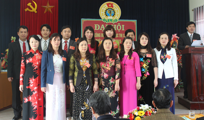Ban chấp hành Công đoàn Giáo dục thị xã Ba Đồn khóa I, nhiệm kỳ 2015-2020 ra mắt tại đại hội.