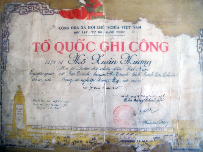 Bằng Tổ quốc ghi công “liệt sĩ” Hồ Xuân Hương hy sinh ngày 29 tháng 5 năm 1965