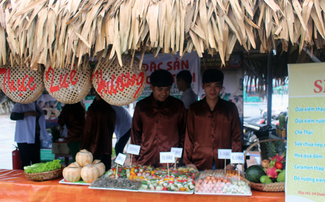 Một gian hàng đậm chất dân dã của vùng quê biển