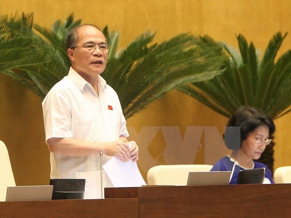 Chủ tịch Quốc hội Nguyễn Sinh Hùng điều khiển phần chất vấn và trả lời chất vấn. (Ảnh: Nhan Sáng/TTXVN)