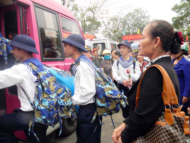 Lên đường nhập ngũ.