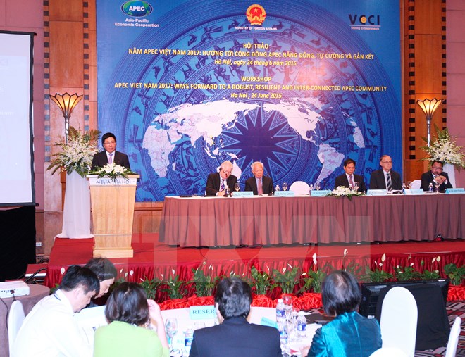 Phó Thủ tướng, Bộ trưởng Ngoại giao Phạm Bình Minh phát biểu tại Hội thảo năm APEC Việt Nam 2017: Hướng tới cộng đồng APEC năng động, tự cường và gắn kết. (Ảnh: Thống Nhất/TTXVN)