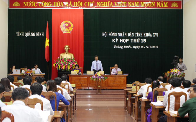 Đồng chí Lương Ngọc Bính, Ủy viên Trung ương Đảng, Bí thư Tỉnh ủy, Chủ tịch HĐND tỉnh, điều hành phiên chất vấn và trả lời chất vấn.