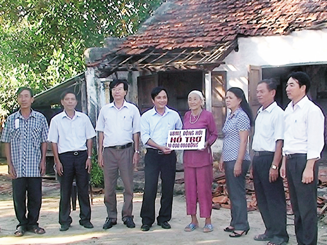 Mặt trận thành phố tham gia làm nhà 