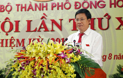 Đồng chí Lương Ngọc Bính, Ủy viêu Trung ương Đảng, Bí thư Tỉnh ủy, Chủ tịch HĐND tỉnh phát biểu chỉ đạo tại Đại hội Đảng bộ Thành phố Đồng Hới lần thứ XX, nhiệm kỳ 2015-2020.