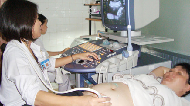 Siêu âm cho một thai phụ tại Bệnh viện phụ sản Từ Dũ - Ảnh tư liệu