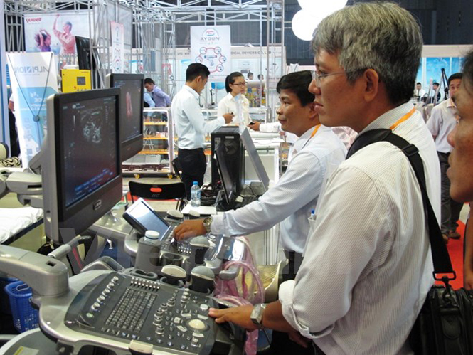  Khách tham quan Triển lãm Pharmed & Healthcare Việt Nam 2015. (Ảnh: Phương Vy/Vietnam+)