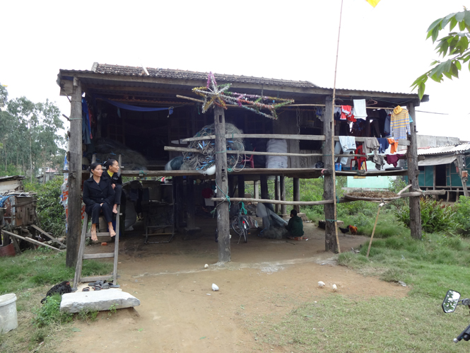 “Gánh nặng” dân số khiến Quảng Lộc gặp nhiều khó khăn trong phát triển kinh tế-xã hội và giảm nghèo.