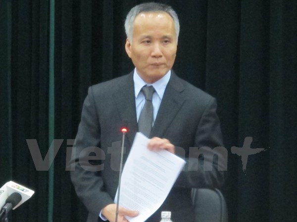 Thứ trưởng Bộ Công Thương Trần Quốc Khánh đang giải thích về TPP (Ảnh: Đức Duy/Vietnam+)