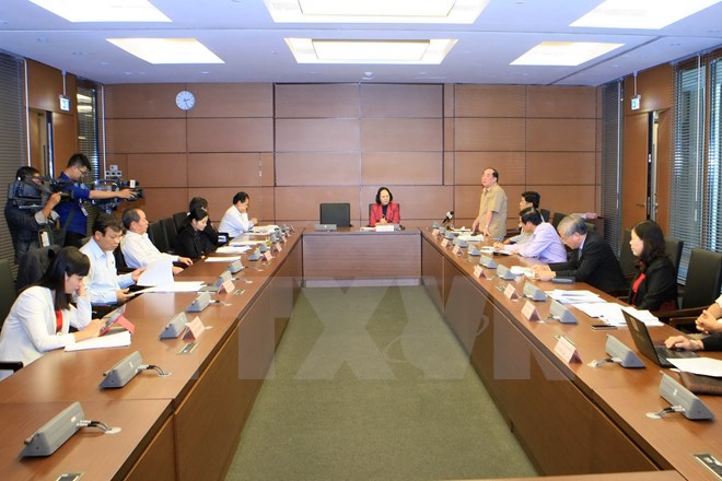 Đoàn đại biểu Quốc hội thành phố Hải Phòng, tỉnh Cà Mau và tỉnh Phú Thọ thảo luận ở tổ, chiều 14-11. (Ảnh: Doãn Tấn/TTXVN)