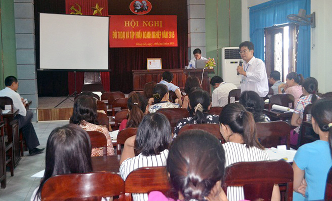 Ảnh 3 : Tập huấn nộp thuế điện tử cho doanh nghiệp.