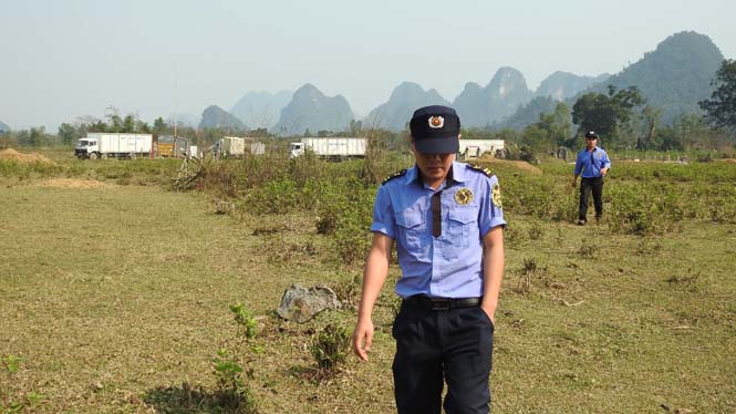 Bảo vệ canh giữ cẩn mật vùng hồ nước Yên Phú.