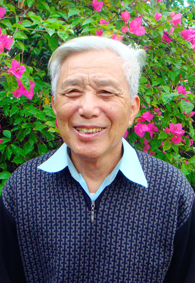 Thầy Hoàng Hiếu Nghĩa (Ảnh chụp tháng 12-2014.)