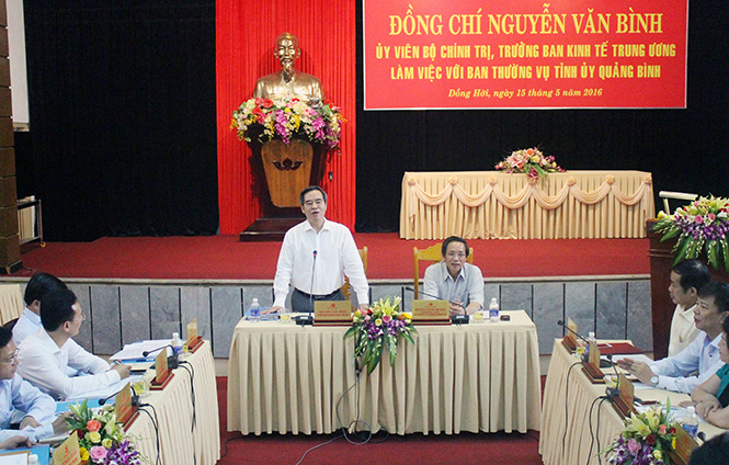 Đồng chí Nguyễn Văn Bình, Ủy viên Bộ Chính trị, Trưởng ban Kinh tế Trung ương phát biểu chỉ đạo tại buổi làm việc.