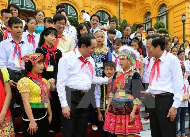 Chủ tịch nước Trần Đại Quang gặp mặt thân mật Đoàn đại biểu trẻ em có hoàn cảnh đặc biệt, khó khăn, nhân kỷ niệm ngày Quốc tế Thiếu nhi 1-6. (Ảnh: Nhan Sáng/TTXVN)