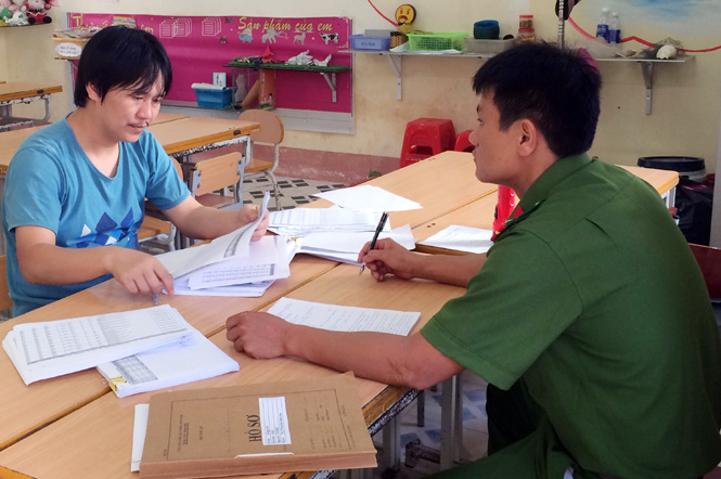 Cơ quan điều tra đang lấy lời khai của 1 đối tượng trong đường dây đánh bạc hàng trăm tỷ đồng. 