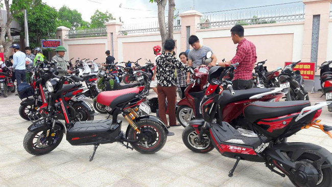 Tại Nghệ An, số lượng mô tô, xe máy điện chờ được đăng ký rất lớn.(Ảnh: Dân trí)