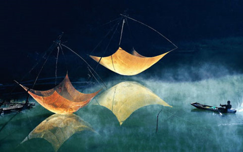  Tác phẩm “Vó đánh cá” của  tác giả Lý Hoàng Long, giống hệt tác phẩm của Nguyễn Trọng Nghĩa.