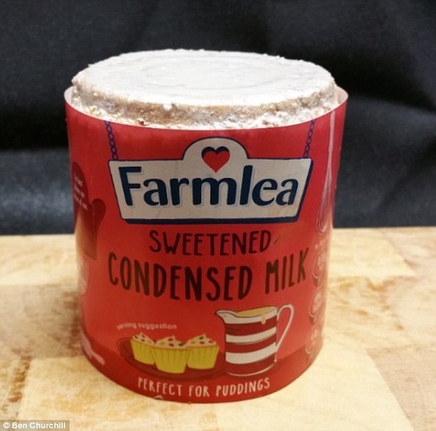 Chiếc bánh banoffee, món tráng miệng nổi tiếng của Anh, trông giống hệt một lon sữa đặc Farmlea. (Nguồn: Dailymail)