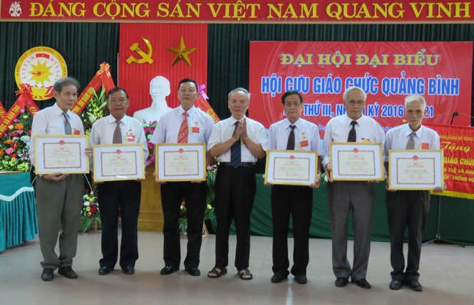  Hội CGC xã Văn Hóa là 1 trong 6 tập thể được Trung ương Hội CGC Việt Nam tặng bằng khen tại Đại hội đại biểu Hội CGC Quảng Bình lần thứ III, nhiệm kỳ 2016-2021.