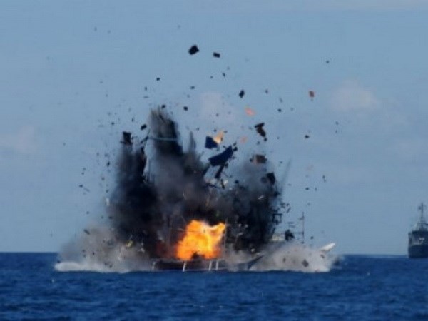 Indonesia đánh chìm một tàu cá nước ngoài. (Nguồn: Reuters)