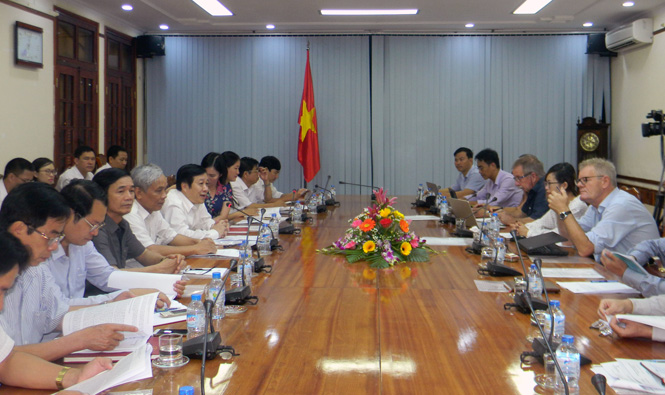 UBND tỉnh làm việc với Đoàn đánh giá giữa kỳ năm 2016 đối với Dự án SRDP Quảng Bình.