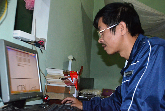 Anh Phan Thanh Xuân với 20 năm đam mê sưu tầm tư liệu cũ về Quảng Bình.