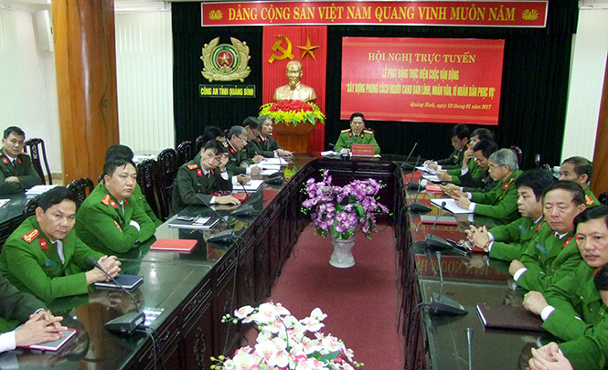 Các đại biểu dự hội nghị trực tuyến ở điểm cầu Công an tỉnh.