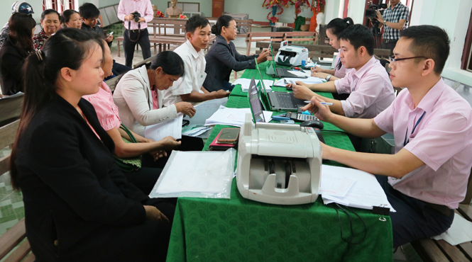 Chương trình giải ngân định kỳ của NHCSXH tại xã Hòa Trạch, huyện Bố Trạch