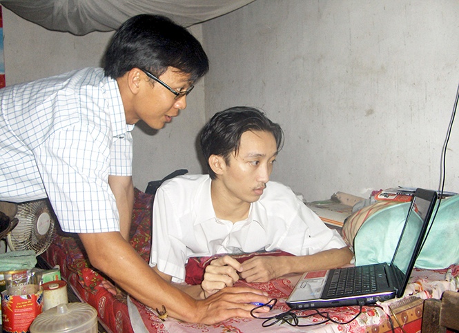 Từ chiếc máy vi tính này, Mai Tư Khoa “hồi sinh” và làm được nhiều việc tốt.