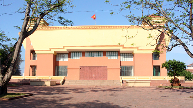 Bảo tàng tổng hợp Quảng Bình luôn “cửa đóng then cài”.