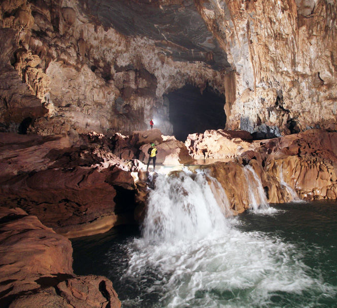Hệ thống hang động Tú Làn, một trong những địa điểm được đoàn làm phim Người Bất Tử lựa chọn ghi hình.