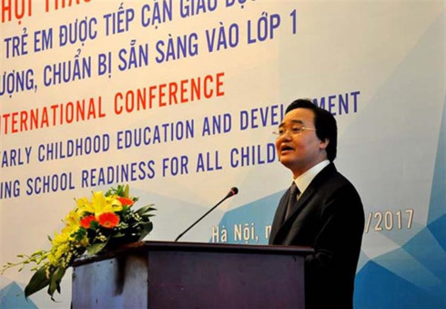 Bộ trưởng Bộ GD&ĐT Phùng Xuân Nhạ phát biểu tại hội thảo
