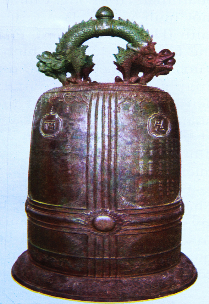 Đại hồng chung chùa Hoằng Phúc, đúc năm Minh Mạng thứ 20 (1839), hiện còn bảo tồn tại chùa (ảnh chụp lại từ tư liệu chùa Hoằng Phúc)