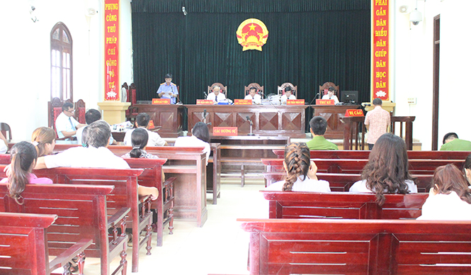 Phiên tòa xét xử Nguyễn Văn Am phạm tội “Lừa đảo chiếm đoạt tài sản” vẫn vắng mặt nhiều bị hại và người có trách nhiệm, nghĩa vụ liên quan sau hai lần tạm hoãn.