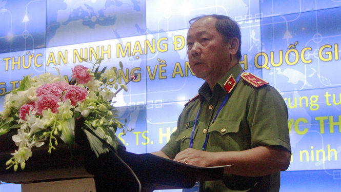  Trung tướng Hoàng Phước Thuận - cục trưởng Cục An ninh mạng - phát biểu tại hội thảo - Ảnh: ĐỨC HIẾU