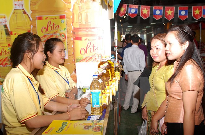 Khai mạc Hội chợ Thương mại Việt – Lào 2015. (Ảnh: TTXVN)