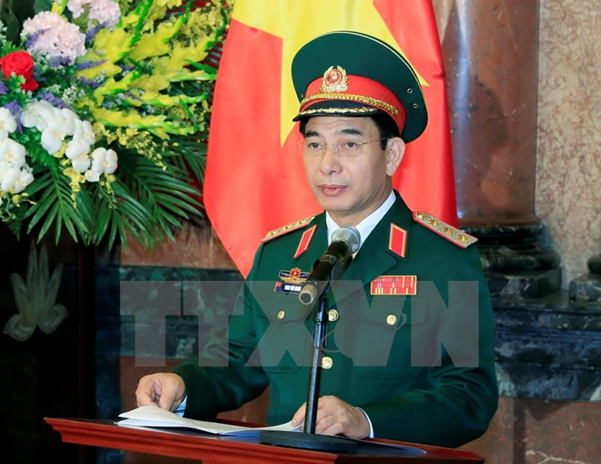 Thượng tướng Phan Văn Giang thay mặt các đồng chí mới được thăng quân hàm phát biểu. (Ảnh: Nhan Sáng/TTXVN)