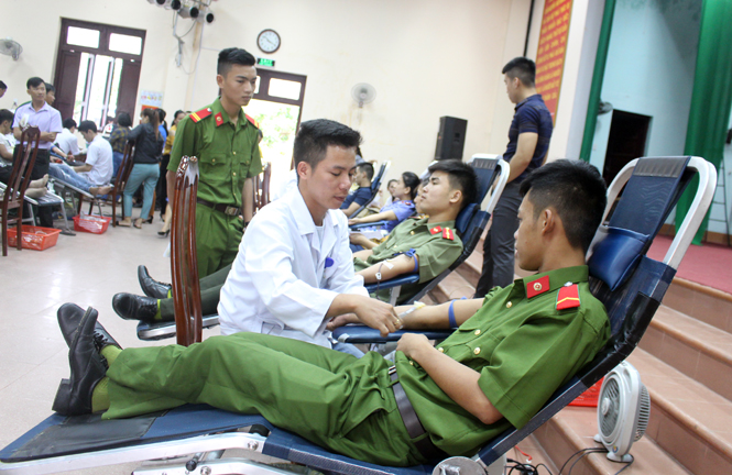 Công an huyện Quảng Ninh tham gia ngày hội HMTN