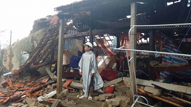 Nhà ông Nguyễn Tân Đinh, ở TDP Sơn Đa, phường Quảng Phúc bị bão số 10 đánh sập.