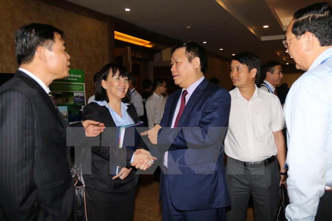 Phó Thủ tướng Chính phủ Vương Đình Huệ với các đại biểu tham dự phiên toàn thể. (Ảnh: Thanh Vũ/TTXVN)