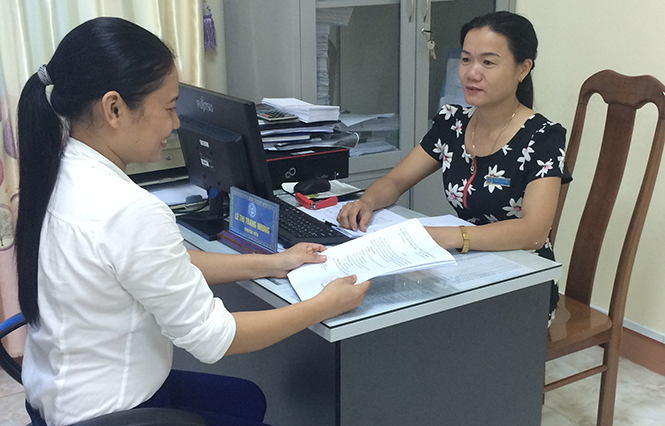 BHXH huyện Lệ Thủy nỗ lực đơn giản hóa thủ tục hành chính.