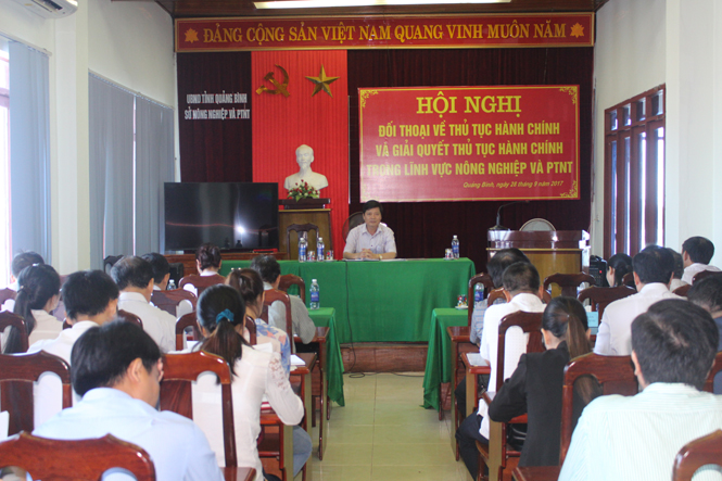 Đồng chí Phan Văn Khoa, Tỉnh ủy viên, Giám đốc Sở Nông nghiệp – Phát triển nông thôn chủ trì buổi đối thoại.