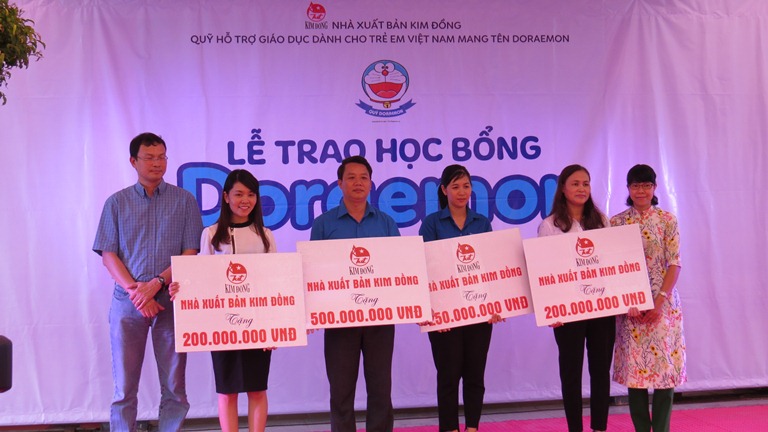 Nhà xuất bản Kim Đồng tặng số tiền tương đương giá trị sách Kim Đồng tặng các trường học trên địa bàn các tỉnh Quảng Bình (500 triệu), Quảng Trị, Hà Tĩnh, Thừa Thiên Huế (mỗi tỉnh 200 triệu)